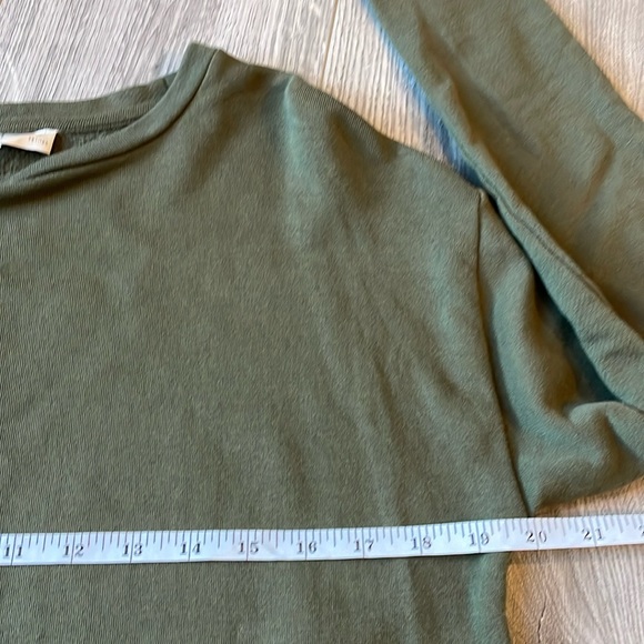 The Loft Green Sweatshirt with White rounded 2 Fer Bottom . - Picture 3 of 7